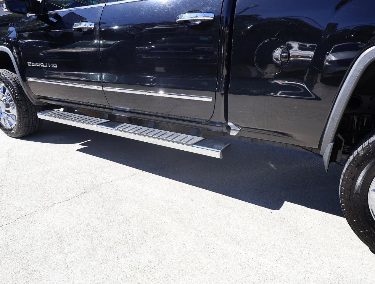 Used 2019 GMC Sierra 2500 Denali w/ Duramax Plus Package AWD/4WD image 34