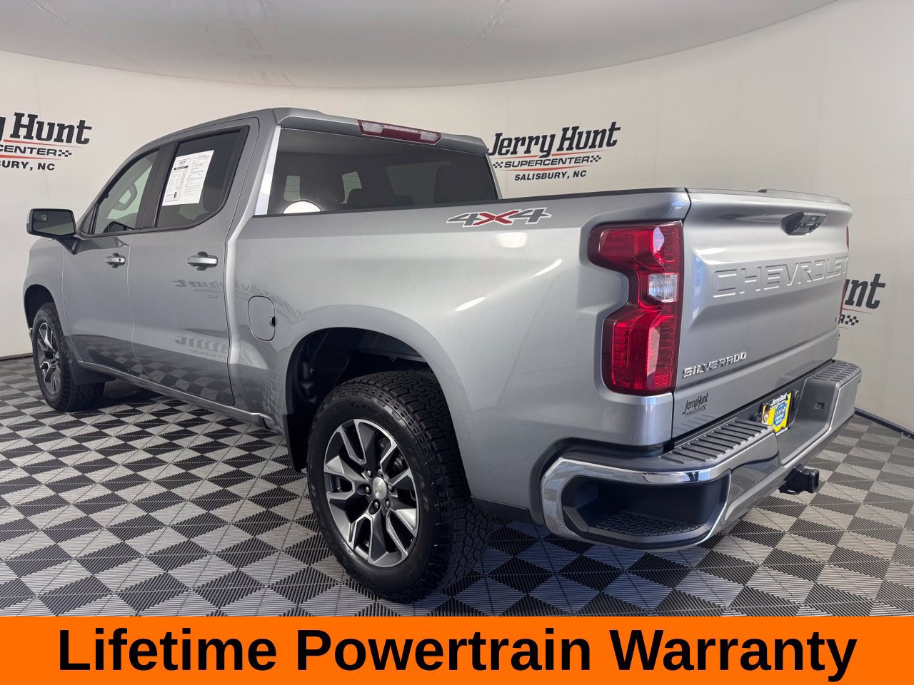 Used 2023 Chevrolet Silverado 1500 LT AWD/4WD image 10