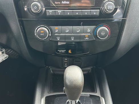 Used 2016 Nissan Rogue S FWD image 15