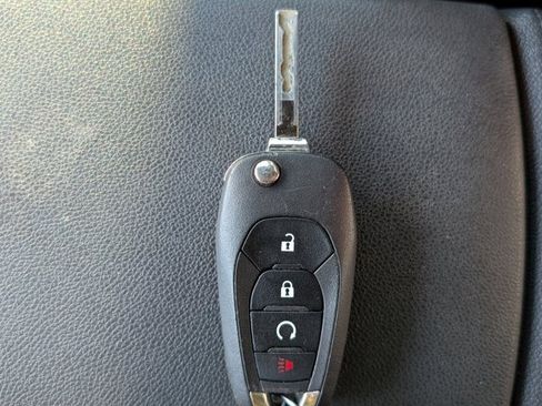 Used 2025 Chevrolet Trax RS w/ Sunroof Package image 26