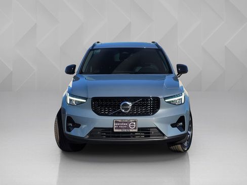 Certified 2023 Volvo XC40 B5 Plus w/ Protection Package Premier image 2