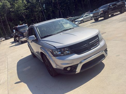 Used 2020 Dodge Journey Crossroad FWD image 2