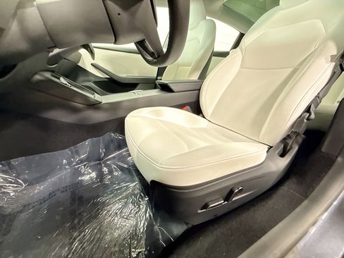 Used 2025 Tesla Model 3 RWD image 5
