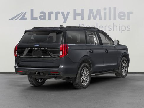 Used 2025 Ford Expedition Active image 2