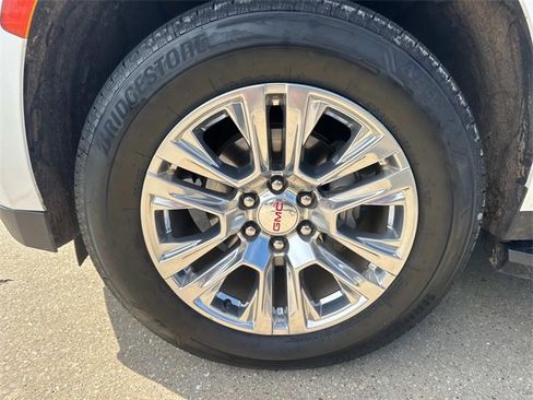 Used 2022 GMC Yukon XL Denali image 9