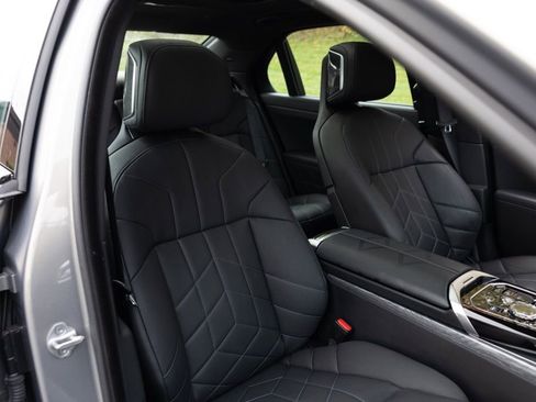 Used 2024 BMW 760i xDrive w/ Premium Package 2 image 6