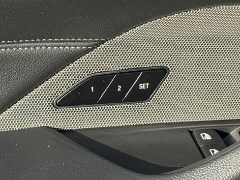 Used 2025 BMW M440i Coupe w/ Premium Package image 18