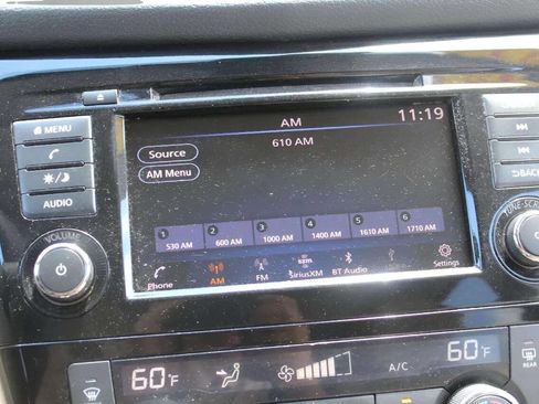 Used 2020 Nissan Rogue SV image 12