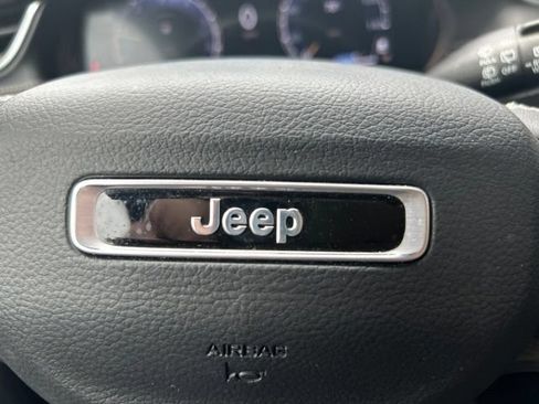 Used 2024 Jeep Grand Cherokee Altitude AWD/4WD image 19