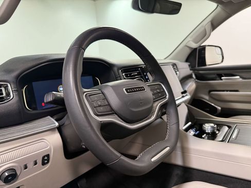 Used 2024 Jeep Wagoneer L Series II w/ Flexible Seating Group AWD/4WD image 76