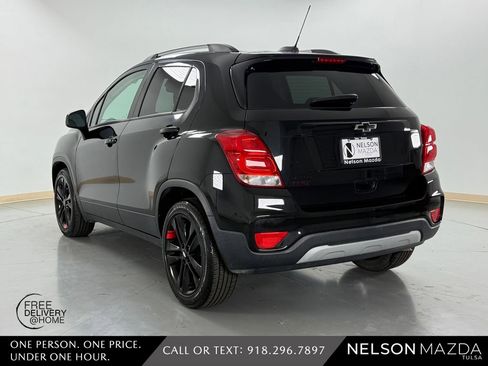 Used 2020 Chevrolet Trax LT w/ Redline Edition FWD image 8