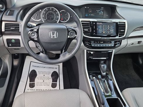 Used 2017 Honda Accord EX-L image 6