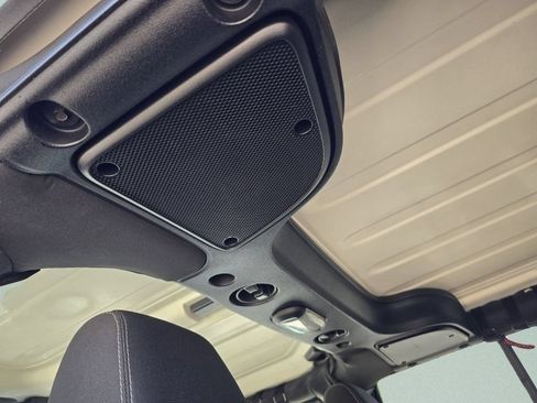 Used 2018 Jeep Wrangler Unlimited Sahara AWD/4WD image 22