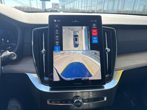 Certified 2025 Volvo XC90 B6 Plus image 24