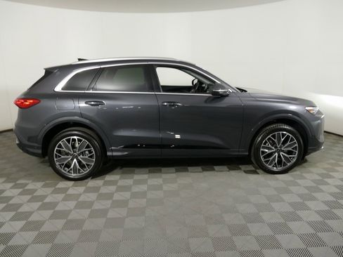 Certified 2025 Audi Q5 Premium Plus w/ Premium Plus image 2