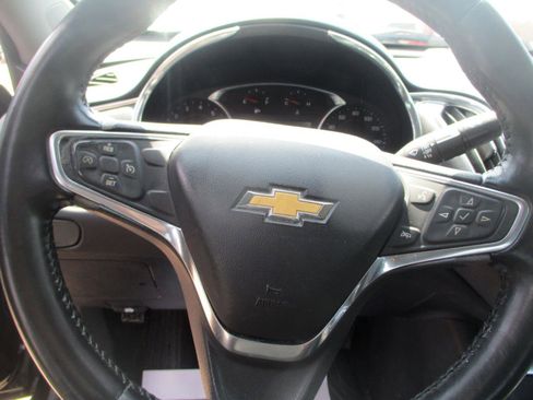 Used 2017 Chevrolet Malibu LT w/ Leather Package image 12