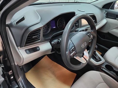Used 2019 Hyundai Elantra SE image 17