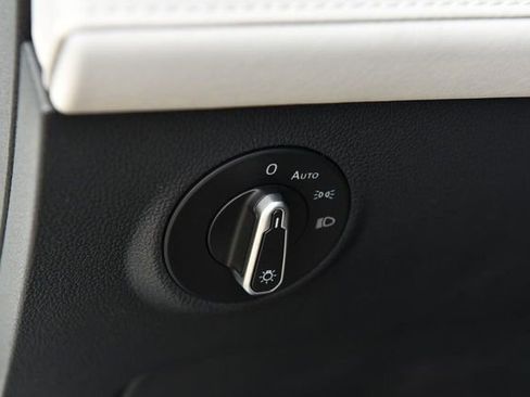 New 2026 Volkswagen Taos SE image 10