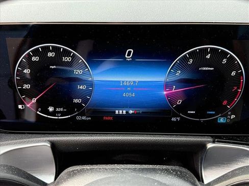 Used 2025 Mercedes-Benz GLB 250 4MATIC image 11