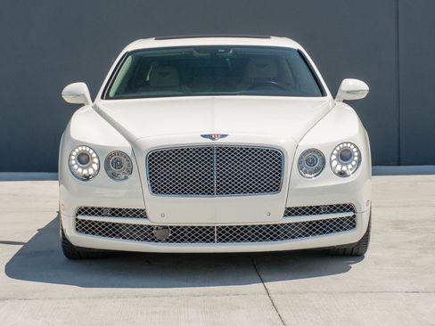 Used 2018 Bentley Flying Spur V8 AWD/4WD image 4
