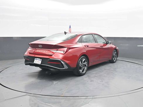 Used 2025 Hyundai Elantra Limited FWD image 7