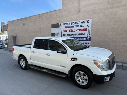 Used 2017 Nissan Titan SV RWD image 2