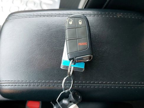 Used 2023 Jeep Compass Latitude image 10