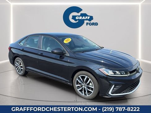 Used 2025 Volkswagen Jetta SE FWD image 5