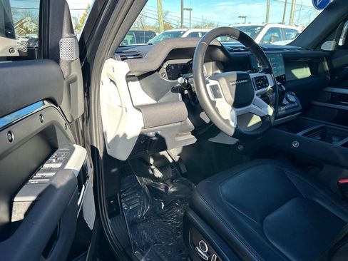 Used 2023 Land Rover Defender 130 X-Dynamic SE image 8