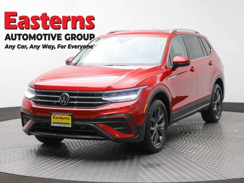 Used 2023 Volkswagen Tiguan SE AWD/4WD image 1