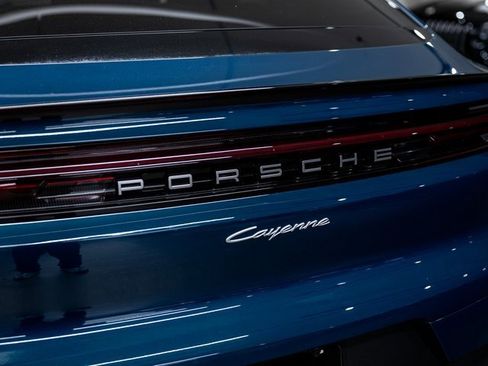 Certified 2025 Porsche Cayenne Coupe image 20