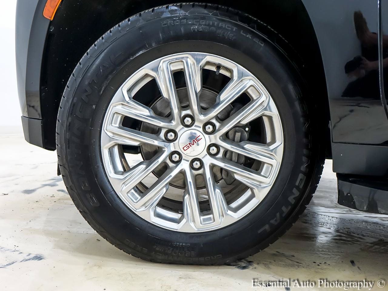 Used 2023 GMC Yukon SLT w/ SLT Luxury Package AWD/4WD image 9