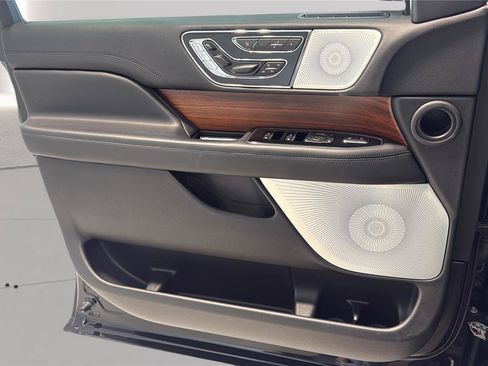 Used 2019 Lincoln Navigator L Reserve AWD/4WD image 21