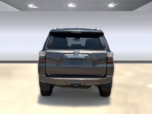Used 2017 Toyota 4Runner SR5 RWD image 10