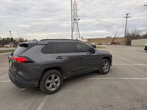 Used 2022 Toyota RAV4 XLE image 3
