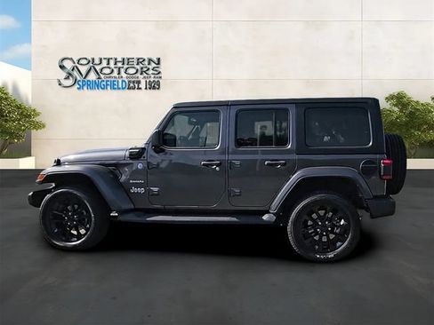 Used 2021 Jeep Wrangler Unlimited Sahara w/ Dual Top Group AWD/4WD image 28