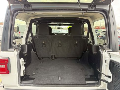 Used 2018 Jeep Wrangler Unlimited Sahara w/ LED Lighting Group image 12