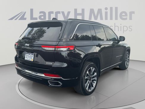 Used 2024 Jeep Grand Cherokee Overland w/ Luxury Tech Group IV AWD/4WD image 5