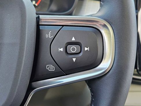 Used 2021 Volvo XC40 T5 Momentum w/ Protection Package Premier image 26