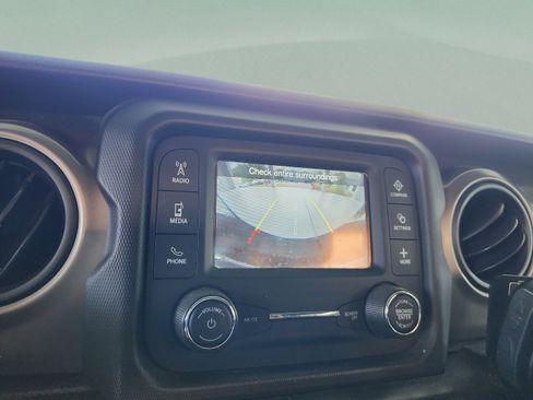 Used 2018 Jeep Wrangler Sport AWD/4WD image 25
