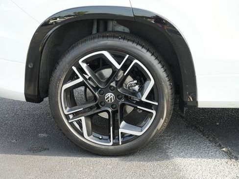 Used 2025 Volkswagen Tiguan SEL R-Line AWD/4WD image 11
