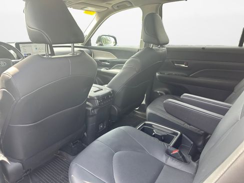 Used 2024 Toyota Grand Highlander AWD image 16