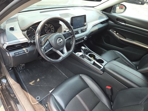 Used 2024 Nissan Altima 2.5 SR FWD image 11