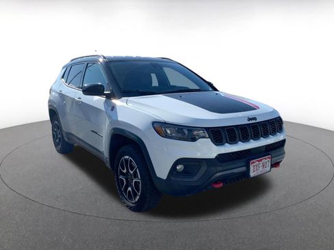 Used 2025 Jeep Compass Trailhawk image 1