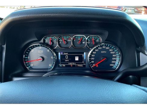 Used 2018 Chevrolet Suburban LT image 22