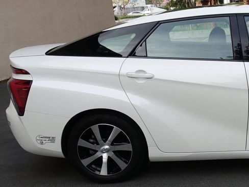 Used 2017 Toyota Mirai FWD image 19