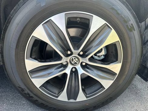 Certified 2025 Toyota Highlander XLE AWD/4WD image 6