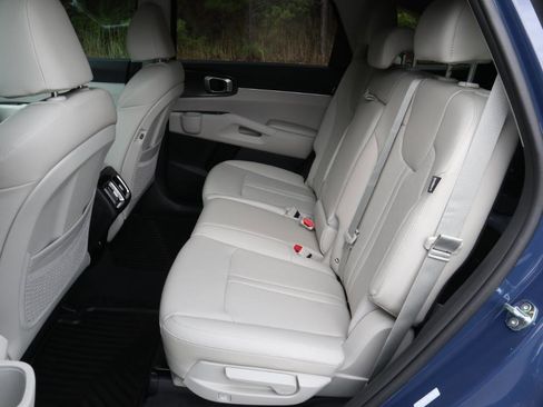 New 2025 Kia Sorento S w/ Panoramic Sunroof Package FWD image 4