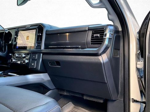 Used 2025 Ford F250 Lariat w/ Black Appearance Package image 28