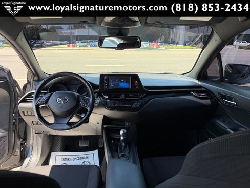 Used 2018 Toyota C-HR XLE FWD image 16